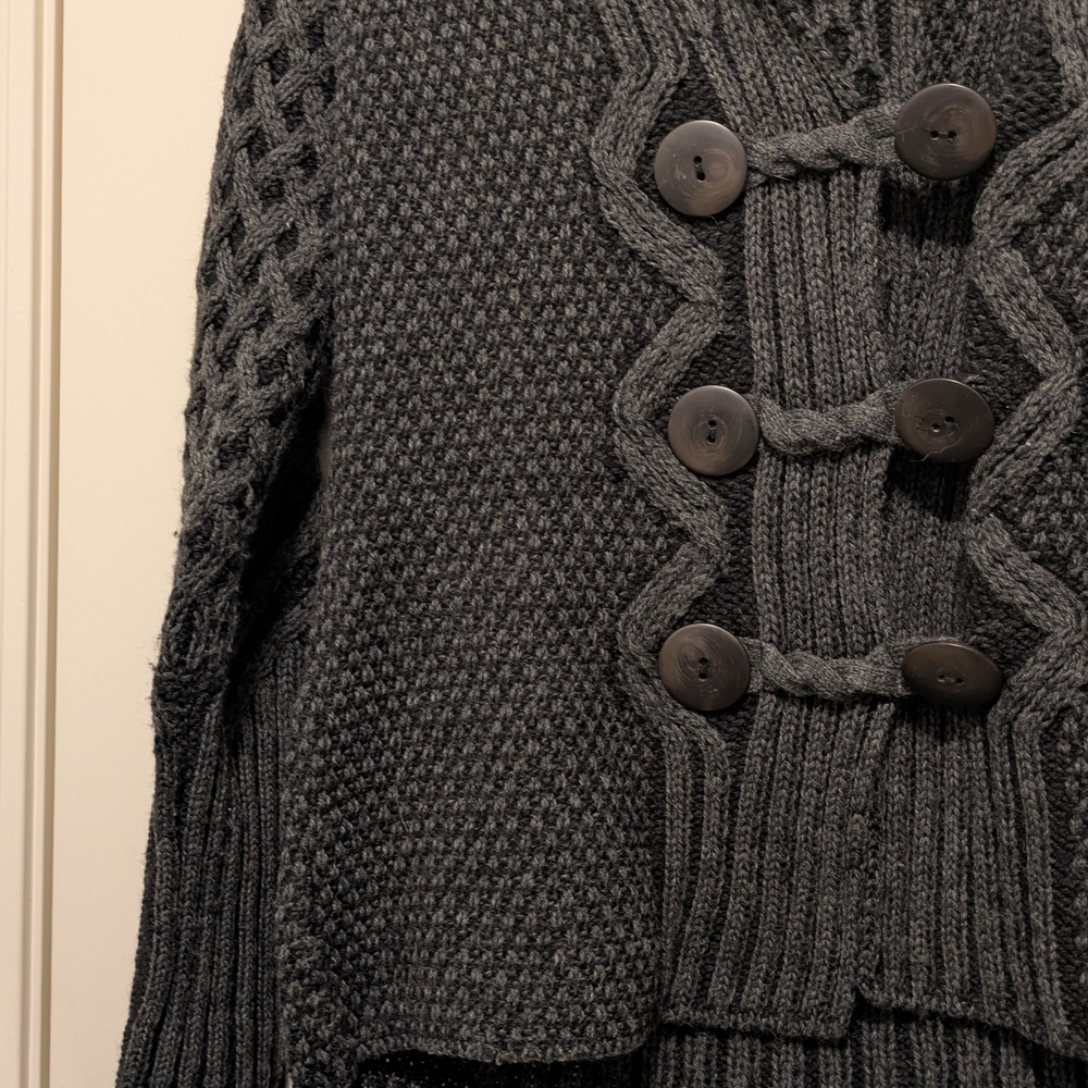 Women's Cable Knit Gray Sweater - Picture 5 of 6